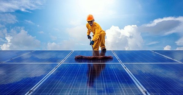 Comment se passe l'entretien des panneaux solaires ?